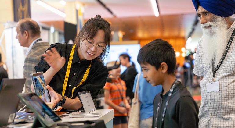 人工智能公益全球峰会上的科技展示。